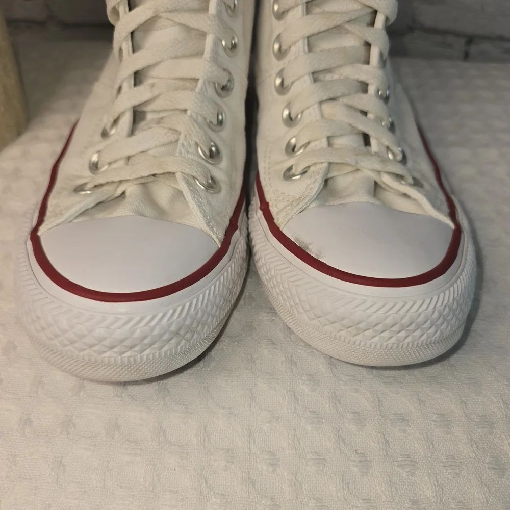 CONVERSE HIGH-TOP WHITE CANVAS CHUCK TAYLOR SNEAKERS KIDS SIZE 6 EUC